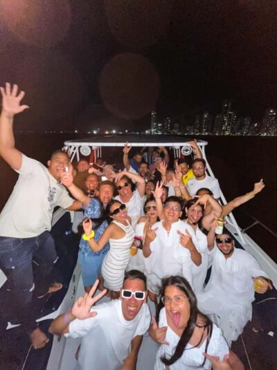 2-hour tour in Cartagena Sunset View in party boat - Price and value: what $22 buys you here