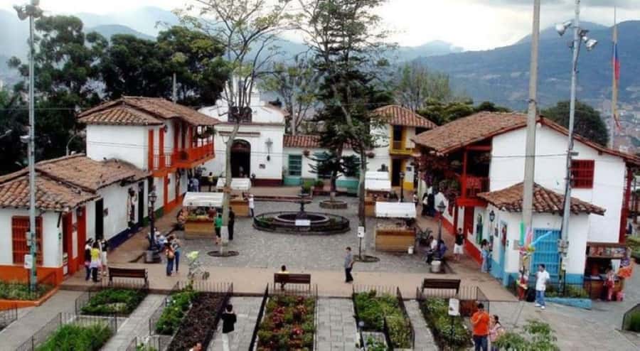 4-Hour Medellin, Envigado & Sabaneta Three County Tour - Starting at El Pueblito Paisa: the Medellín view with an old-town vibe
