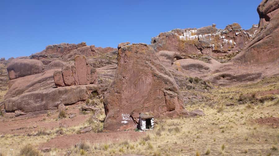 5h tour from Puno to Aramu Muru portal and Inca Ruins - Molloco chullpas: Lupaca burial towers with breathing room