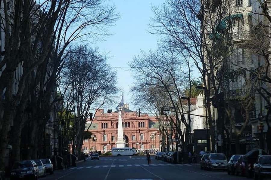 5hs Small Group City Tour of Buenos Aires with Street Food - Stop-by-stop: from Plaza de Mayo to the Recoleta culture zone
