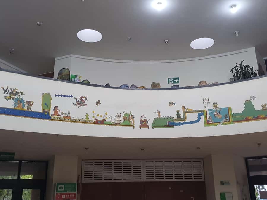 Anti-tour Bogotá - TransMilenio and the Gold Museum stop: moving through the city’s pulse