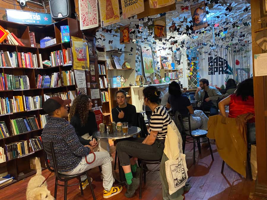 Anti-tour Bogotá - La Candelaria and Manu Chao’s former home: music as a map of the city