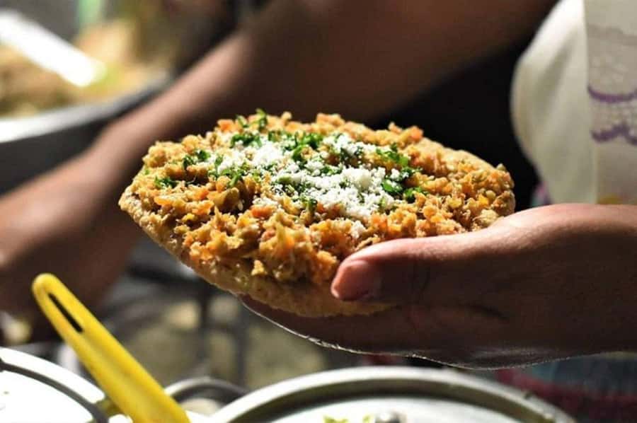 Antigua Local: Evening Street Food Tour with Dinner - Búfalos at Floreventos: starting with a local favorite
