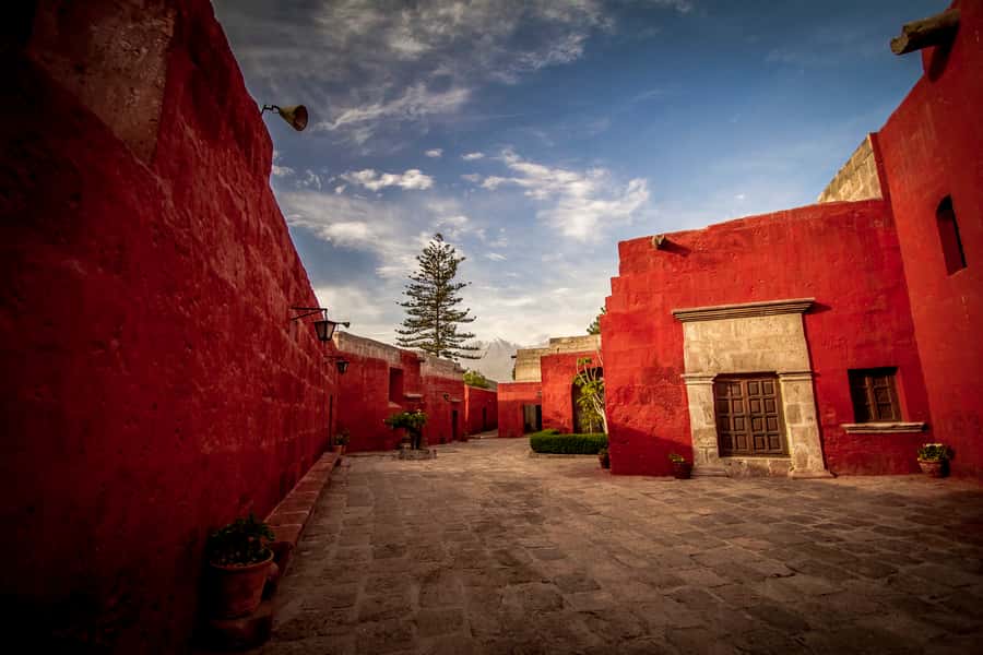 Arequipa: City Tour and Santa Catalina Monastery - Who Runs the Tour and the Guide Difference