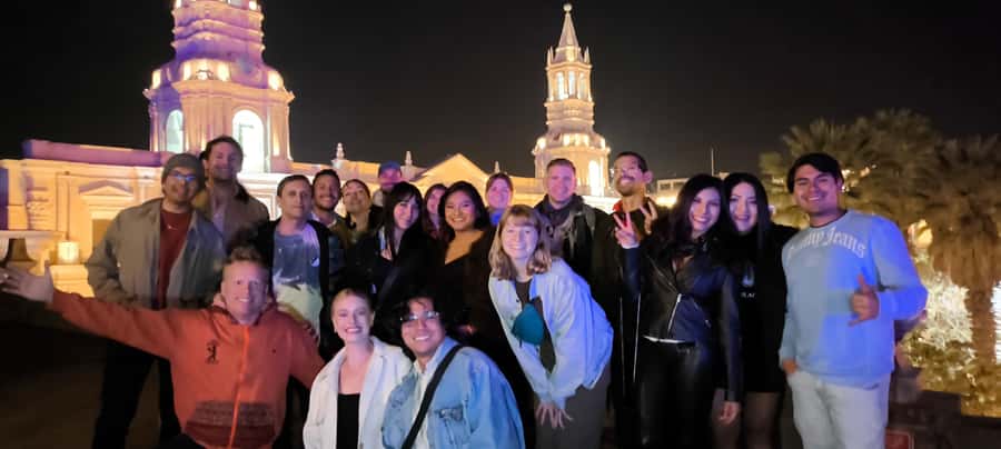 Arequipa: Pub Crawl with Skip-The-Line Access and Drinks - Plaza de Armas Start at 9 PM: Find the Guide Fast