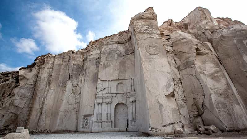 Arequipa|| The Sillar Route+Culebrillas Canyon - Inside Culebrillas Canyon: walls, water, and ancient petroglyphs
