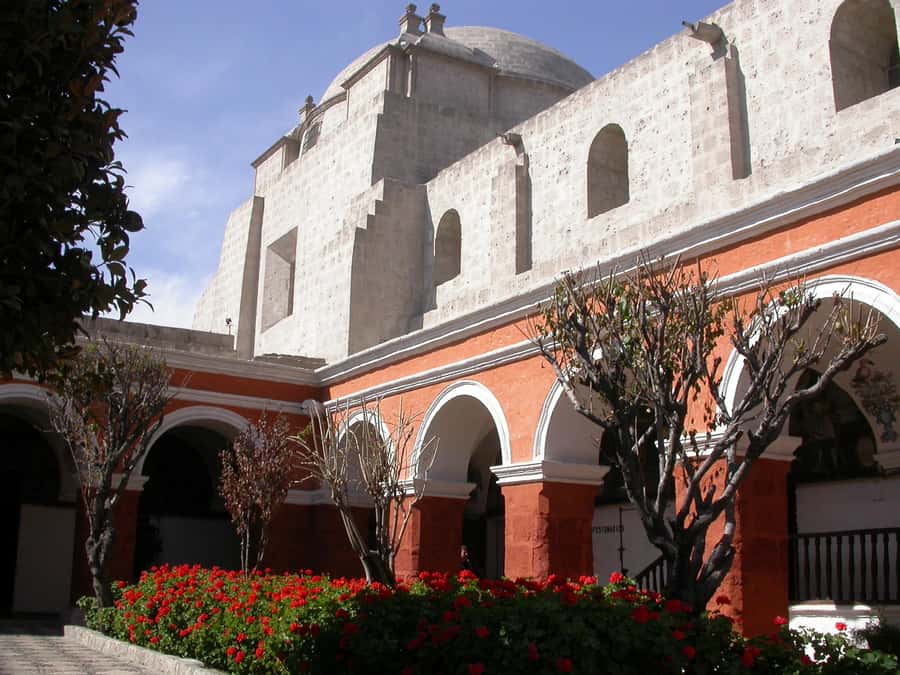 Arequipa: Walking Tour and Santa Catalina Monastery - Why San Lázaro’s sillar streets are worth your time