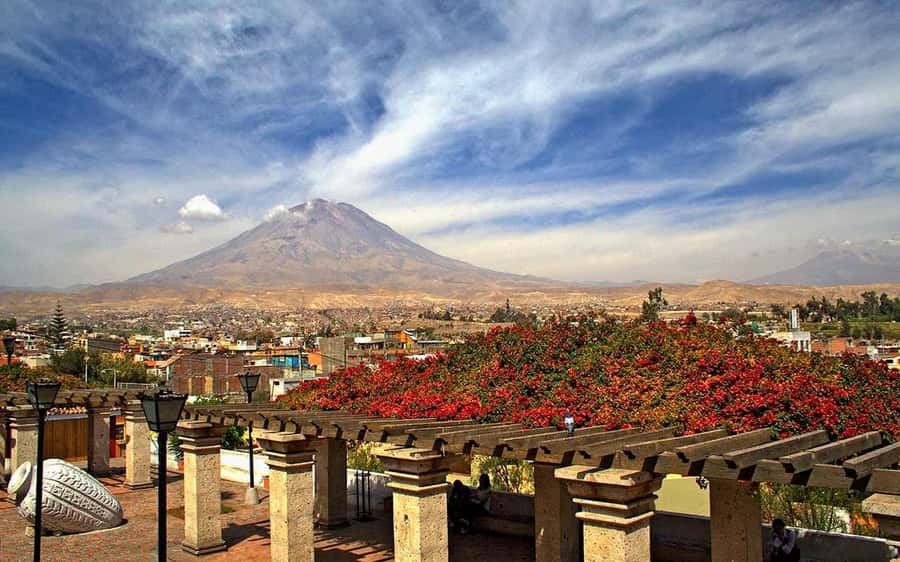 Arequipa: Walking Tour and Santa Catalina Monastery - Plaza de Armas: the main square with real orientation power