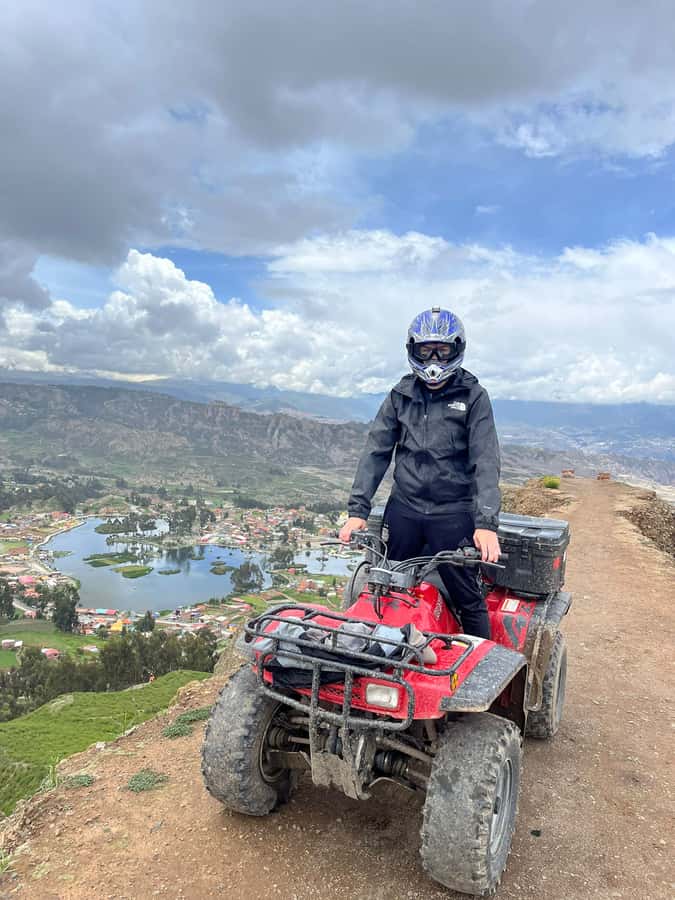 ATV TOUR: VISIT THE VALLEY OF THE MOON, VALLEY OF ANIMAS AND MUELA DEL DIABLO - Valle de la Luna near Achocalla lagoon: the panoramic ride that feels unreal