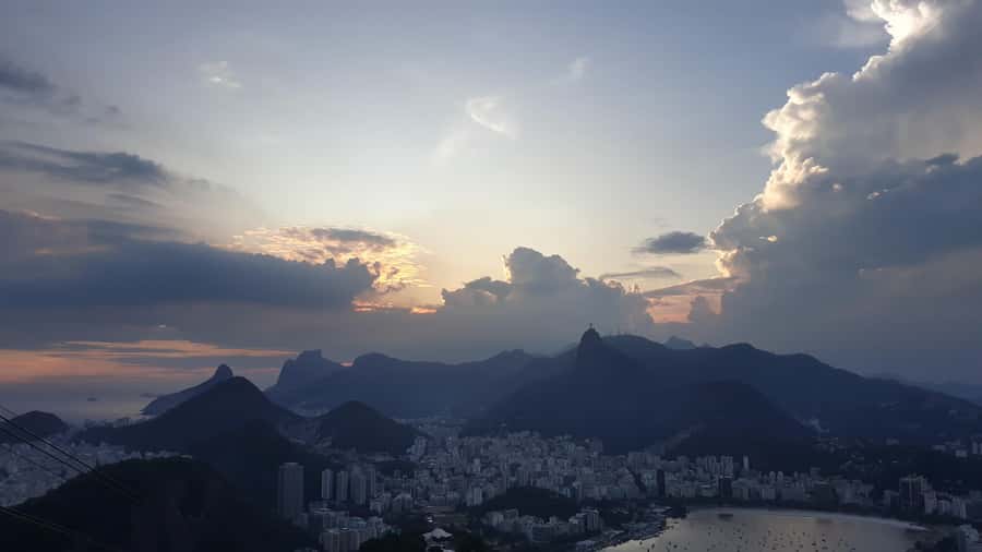 AVenturismo Pão de Açúcar - Cable car down to Morro da Urca: save your legs, keep the wow