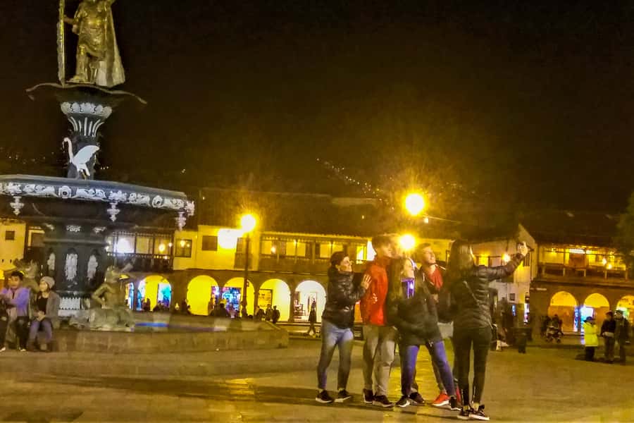 Best of Cusco: Night Tour, Pisco Sour Lessons, and Dinner - San Blas at Night: Artisans, Craft Shops, and Better Photos
