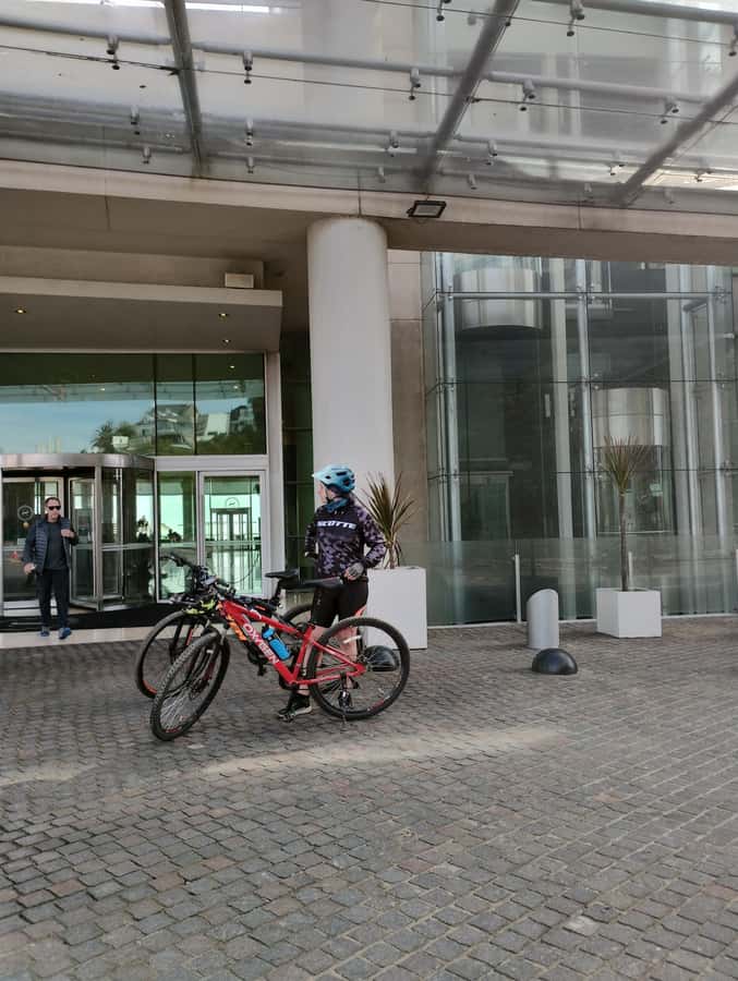 Bike ride along the coast of Viña del Mar or Valparaíso, you choose! - Stops and breaks: photo views, buildings, and optional coffee time