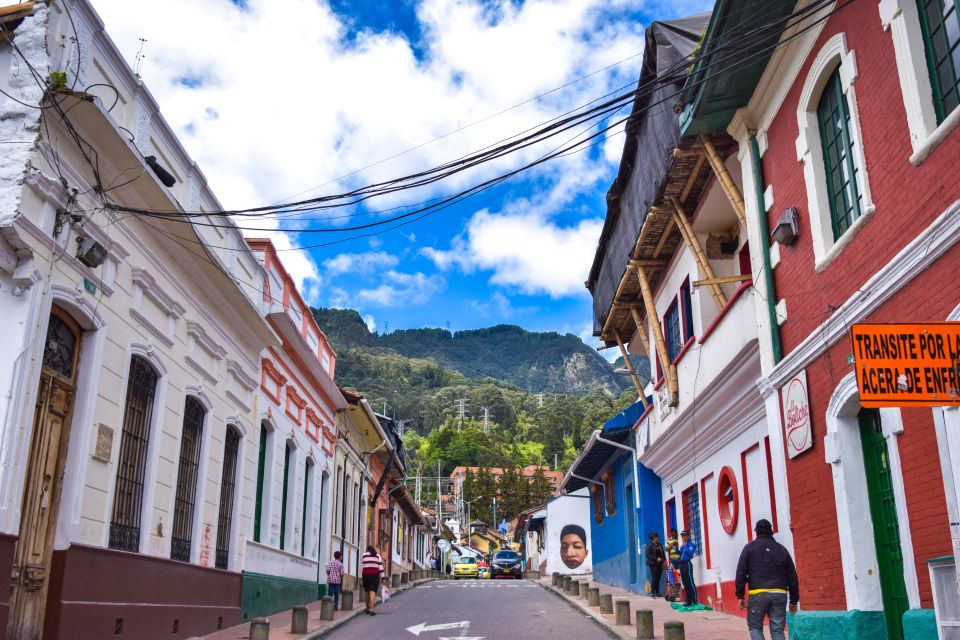 Bogota: Downtown City and Monserrate Hill Private Tour - Bolívar Square: the political center you can walk around