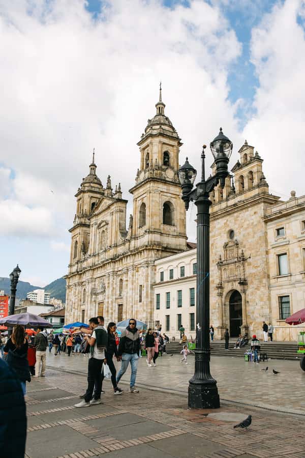 Bogotá: Express Tour with Private Guide and Transportation - Plaza de Bolívar: the center of power, explained in 15 minutes