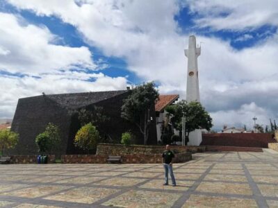 Bogota: Guatavita and Salt Cathedral Daily Group Tour - Getting There: Meeting Points and the 12-Hour Pace
