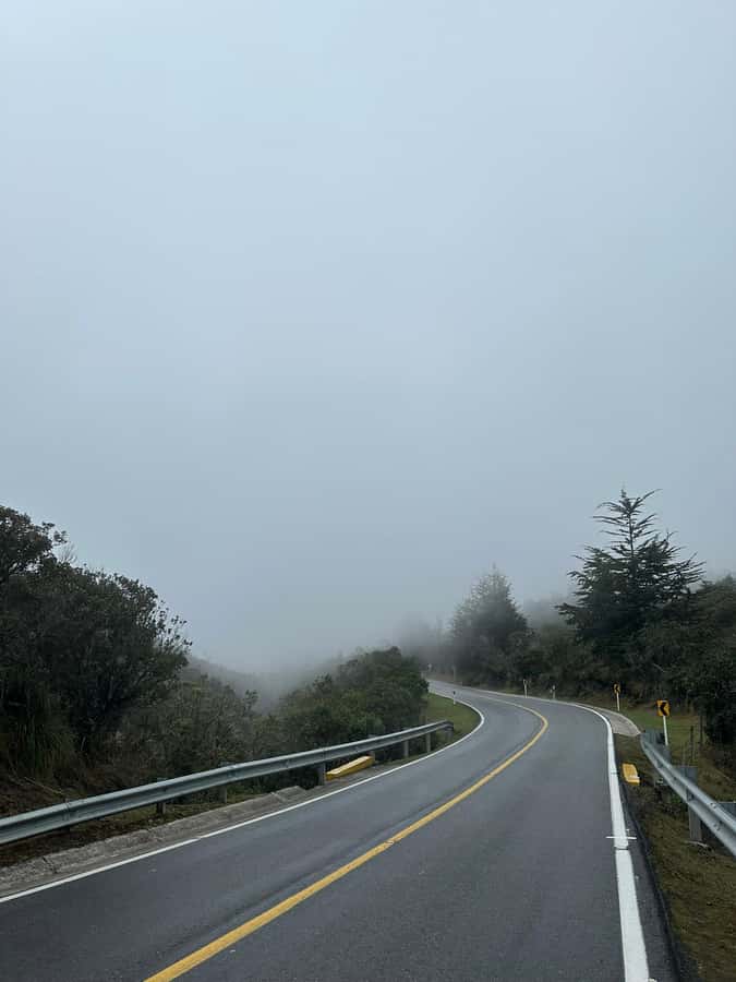 Bogota: Hike to La Chorrera Waterfall, El Chiflón and Guadalupe Hill - What the day feels like hour by hour