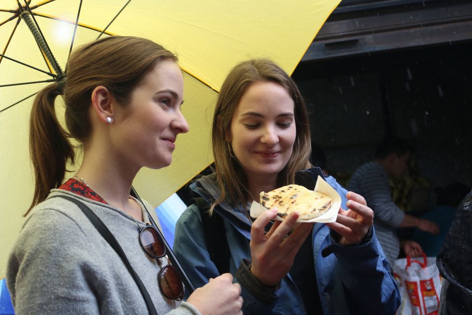 Bogotá: La Candelaria Food Tour with Tastings - The 2-hour walk in La Candelaria: where the tastings meet the stories