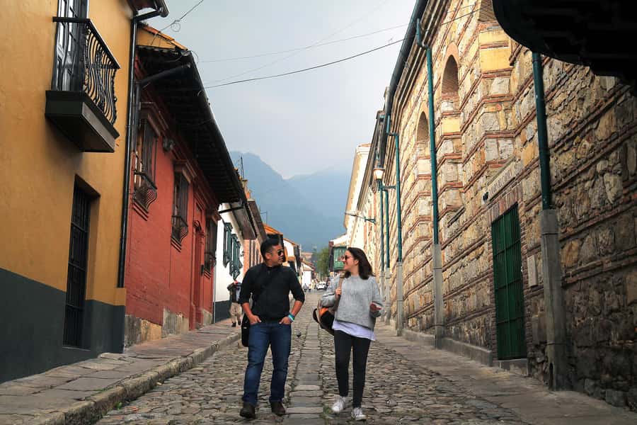 Bogota: La Candelaria Highlights Walking Tour - Bolívaresque power: Bolívar Square and the city’s main institutions