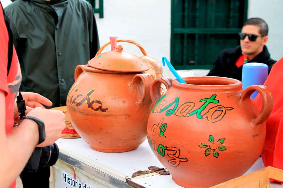 Bogota: La Candelaria Highlights Walking Tour - Meeting at Café Pasaje: what to bring and how to start smart