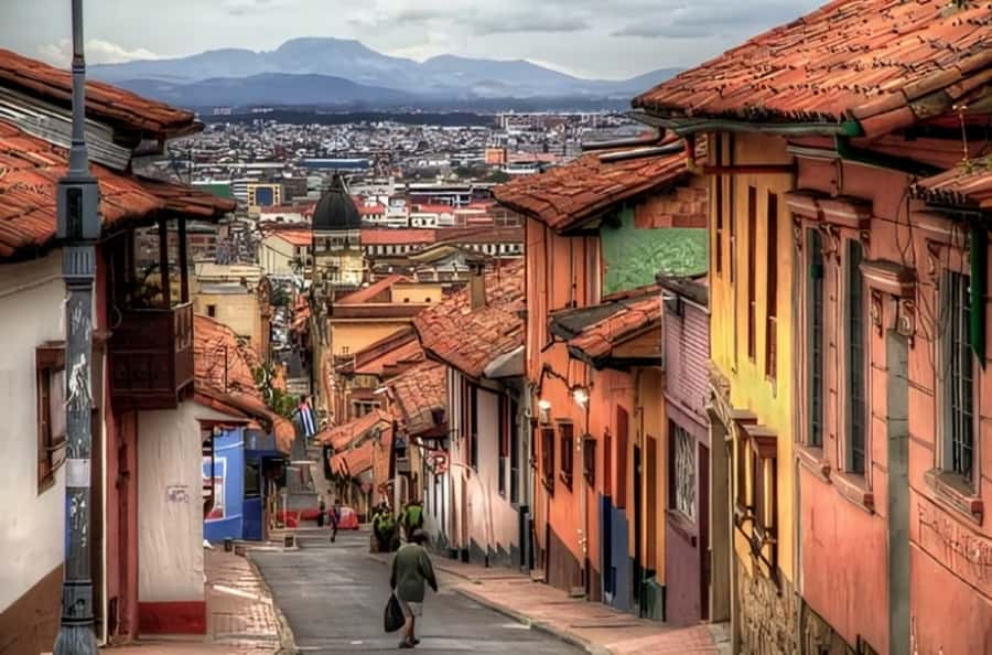 Bogota : Must-See Sites Walking Tour With a Guide - Entering La Candelaria on foot (and why that matters)