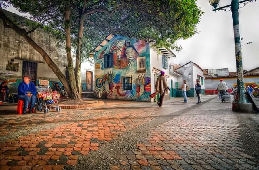 Bogota : Must-See Sites Walking Tour With a Guide - Plaza del Rosario and Plaza Simón Bolívar: stories with hard edges