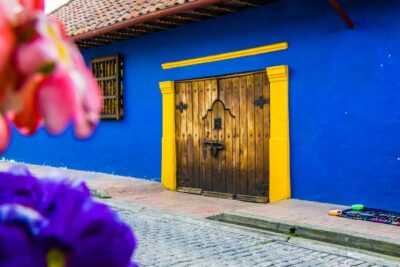 Bogotá: Private Candelaria Walking Tour with Gold Museum - Gold Museum First: What That Guided Hour Really Does