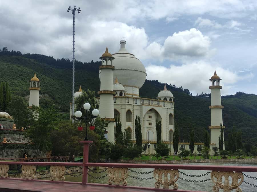 BOGOTA: Tour of Jaime Duque Park, Zoo, and Aerospace Museum - Avenue of Monuments: Taj Mahal scale in a Bogotá-area park