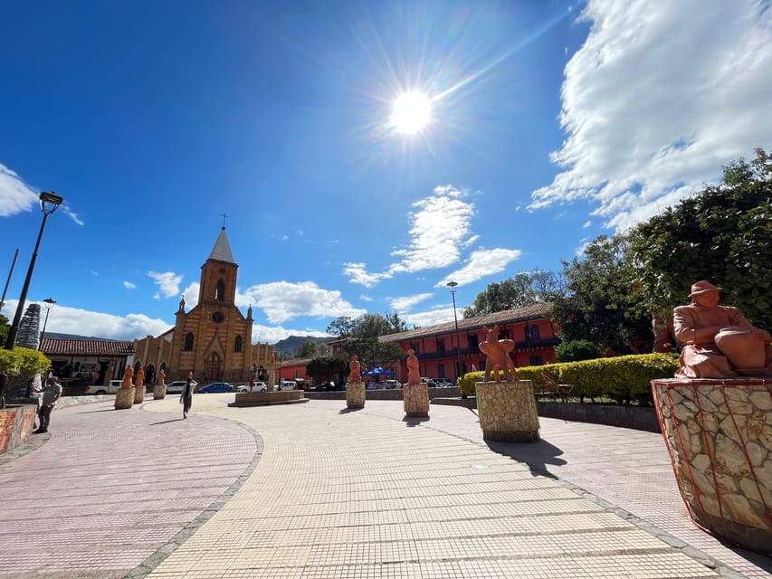 BOGOTA: Tour of Villa de Leyva, Ráquira, Pozos Azules, and Puente de Boyacá - Language and guide style: Spanish and English support