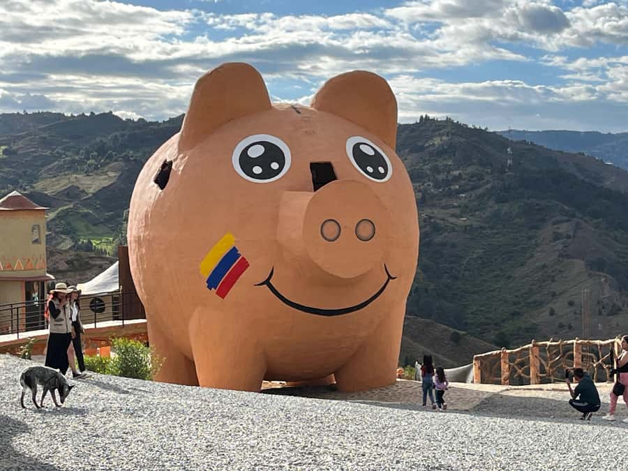BOGOTA: Tour of Villa de Leyva, Ráquira, Pozos Azules, and Puente de Boyacá - Puente de Boyacá: a history stop that’s more than a photo spot