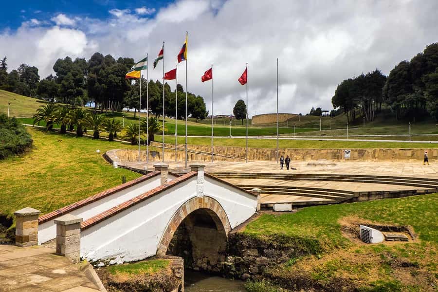 Bogotá: Villa de Leyva Full-Day Tour with Meals - Represa del Sisga and Puente de Boyacá: quick photo stops with real context
