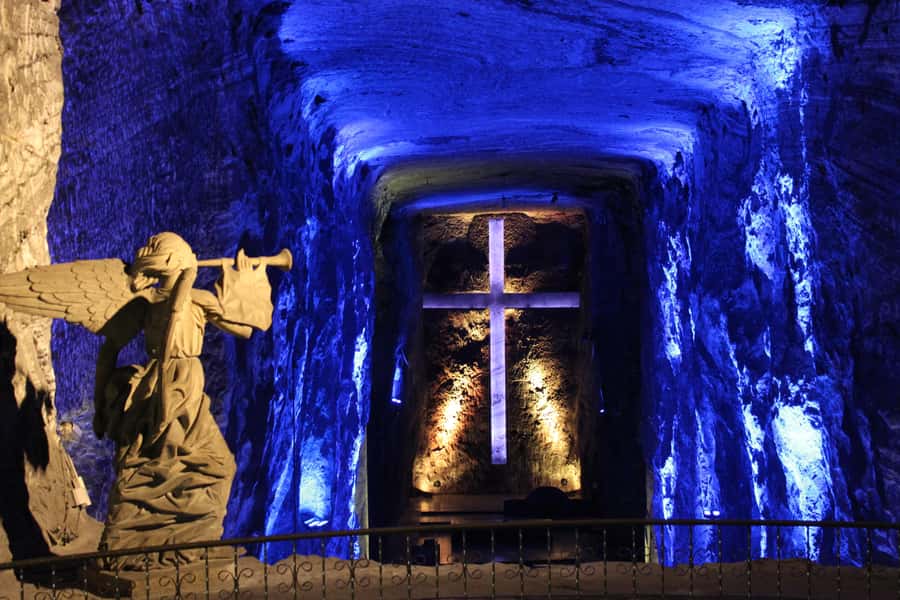 Bogota: Zipaquira, Salt Cathedral & Lake Guatavitá Tour - The Nearby Village Stop: A Small Window into Traditional Life