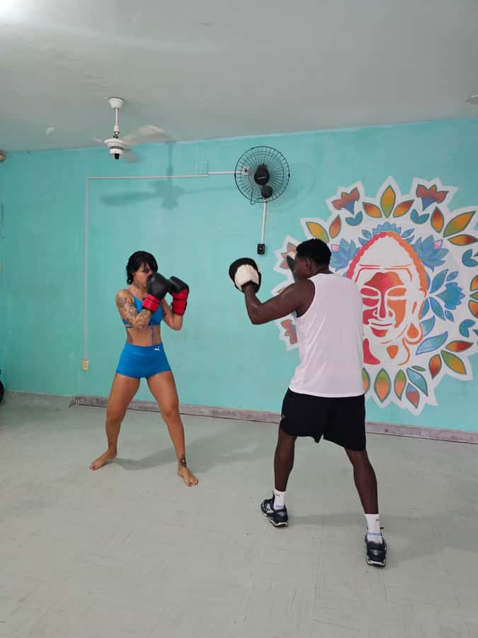 BOXE CLASS - EX BAHIAN CHAMPION (SALVADOR-BA) - The technique focus: jab, cross, hook, footwork, and defense
