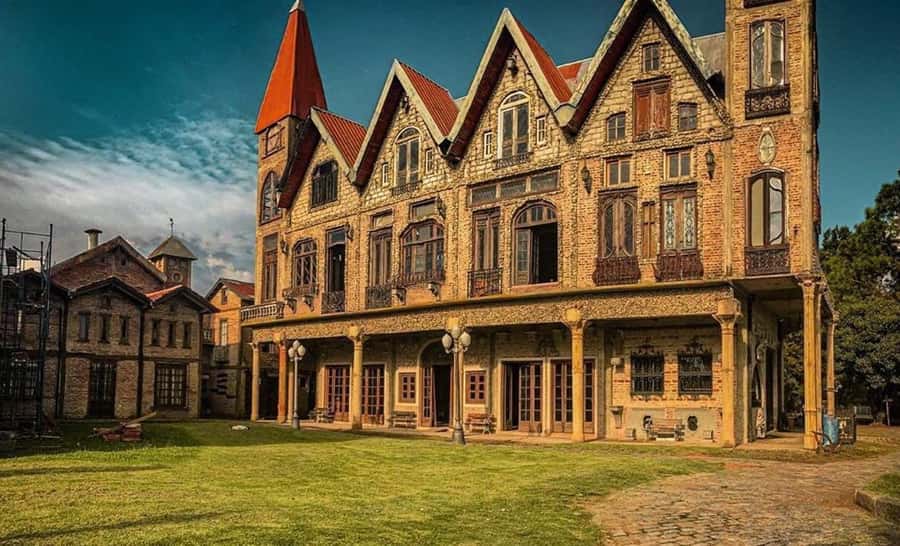 Buenos Aires: Campanopolis & The Medieval City Tour - Campanopolis Near Buenos Aires: Medieval Vibes, Creative Reality