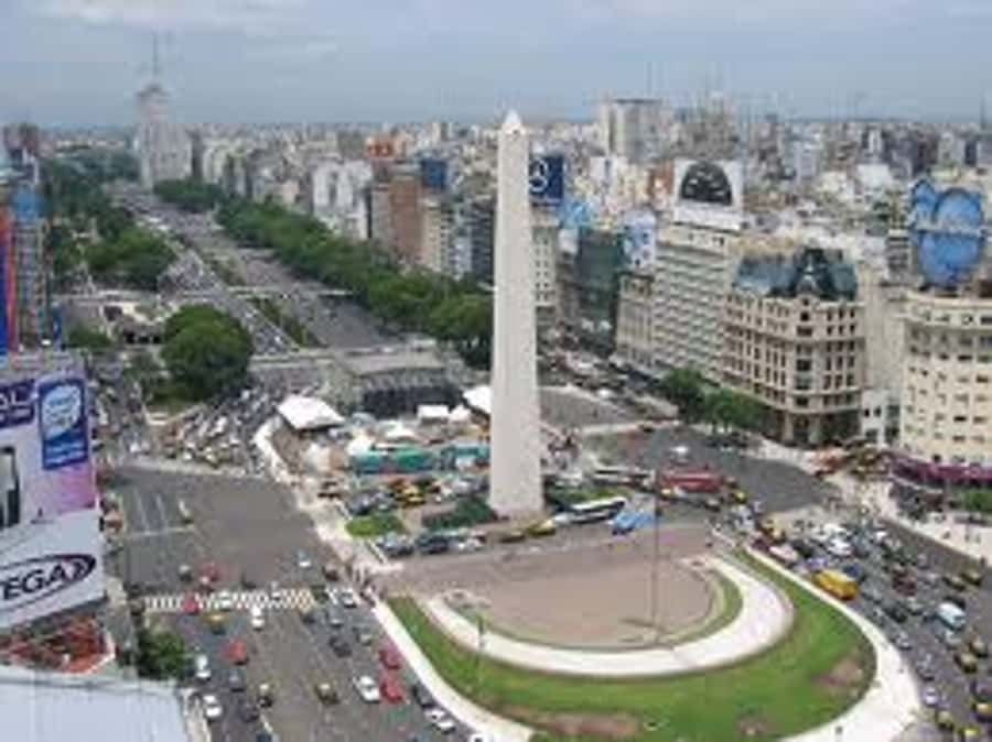 Buenos Aires City Tour with Luxury Lunch - Buenos Aires classics, done in a smart 5-hour loop