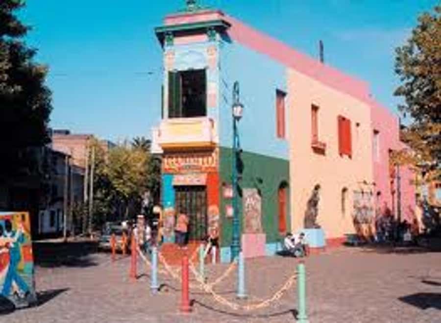 Buenos Aires City Tour with Luxury Lunch - Plaza de Mayo and the great civic stage