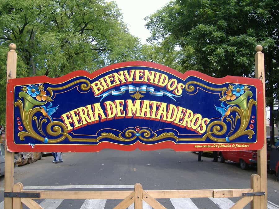 Buenos Aires Fairs: San Telmo & Mataderos Cultural Tour - The Mercado de San Telmo stop: souvenirs with an honest Buenos Aires feel