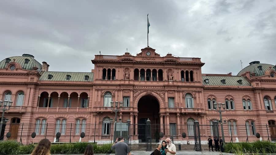 Buenos Aires: Walking City Tour with Colón Theater & Museums - How the guide makes the day click (and stays human)