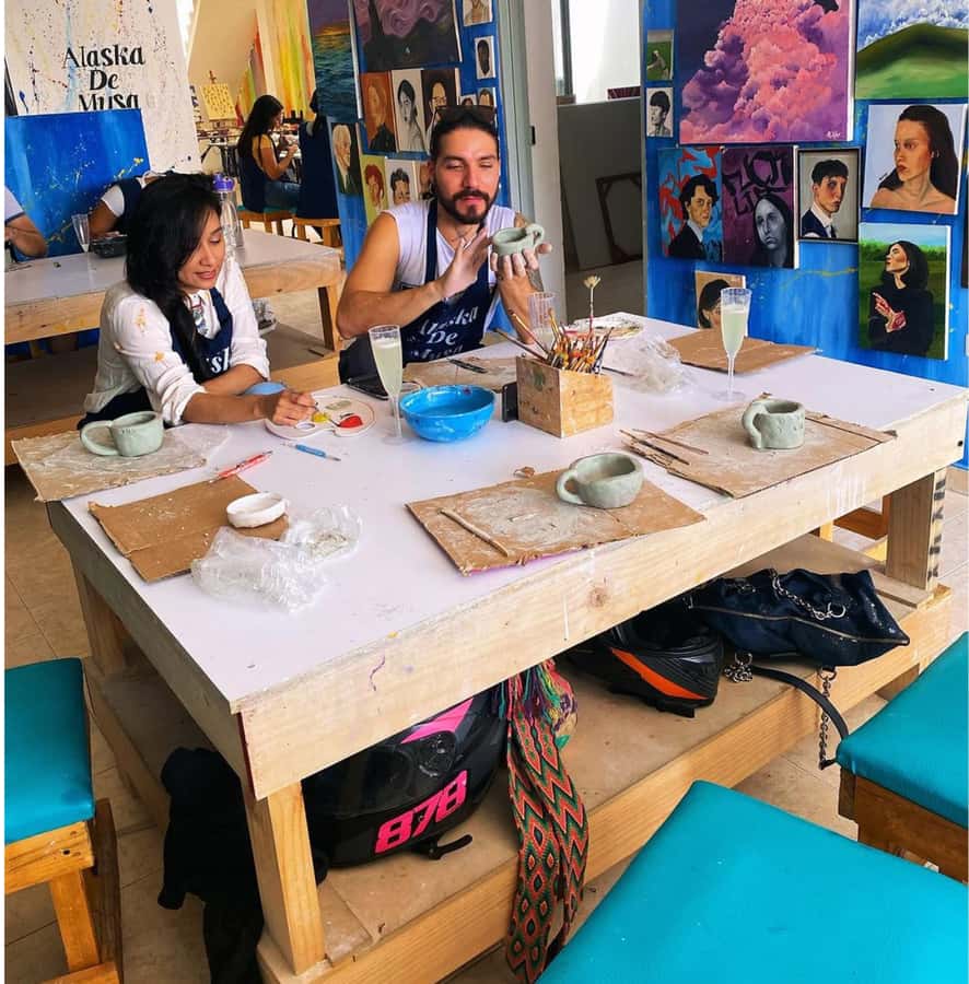 Cali: Ceramic Workshop for Tourists - Inside the Workshop: Molding, Decorating, and a Real Instructor