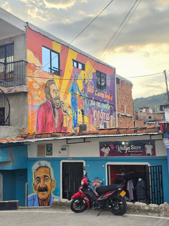 Cali: Comuna 20 Siloé Street Art Tour - Local flavors along the route (you choose what and how much)