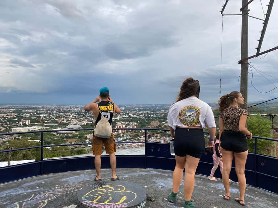 Cali: Comuna 20 Siloé Street Art Tour - Who should book, and who should rethink it