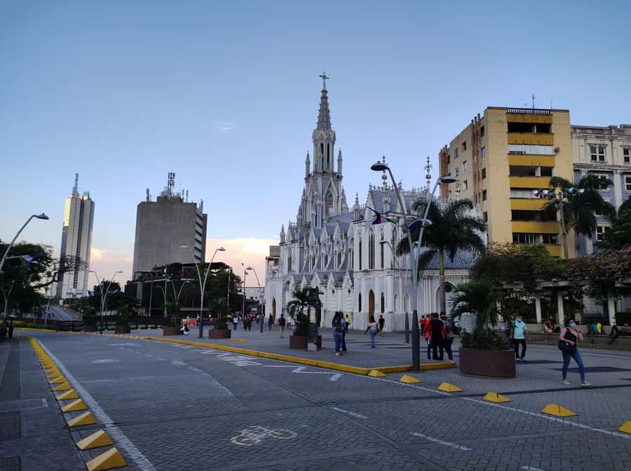 Cali: Cristo Rey, Tertulia Museum & Downtown Cali City Tour - Coffee Stop in the Flow: How Colombia’s Coffee Shows Up in Everyday Life