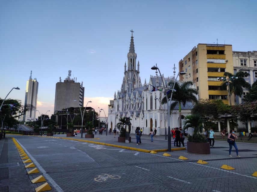 Cali: Cristo Rey, Tertulia Museum & Downtown Cali City Tour - Guides, Language, and the Real Comfort of a Private Group