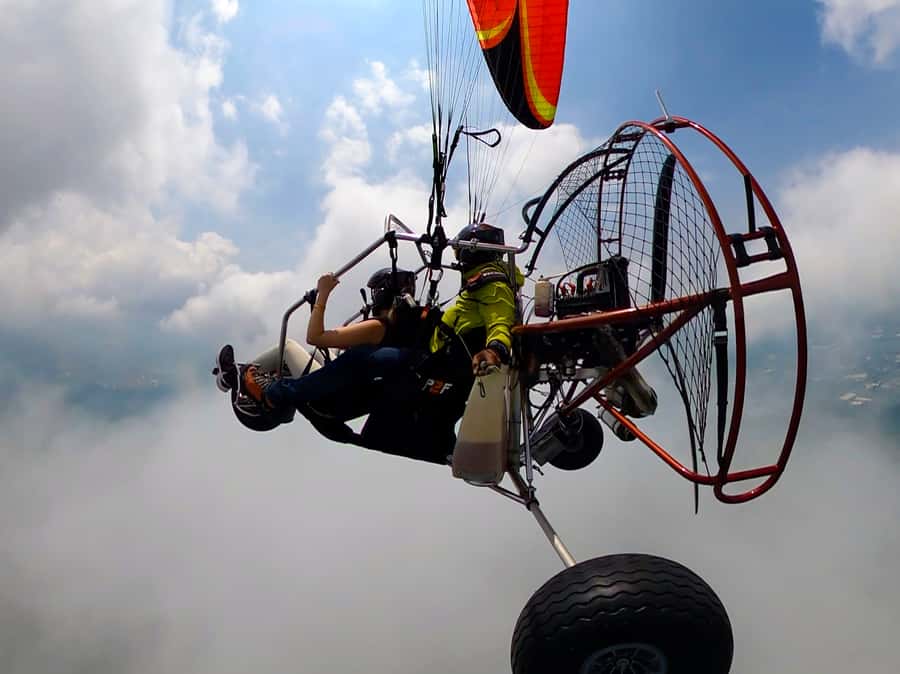 Cali: Paratrike Flight - Paragliding - The 2-hour flow: from San Antonio pickup to landing