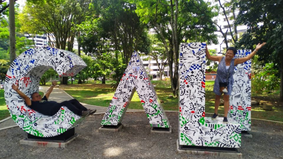 Cali: Three hours walking Cali City discovery tour - Iglesia La Merced and Centro Cultural de Cali: The Historic Core Begins