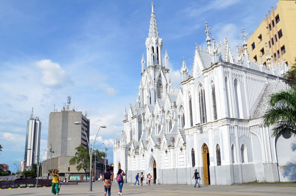 Cali: Two hours walking Cali City discovery tour - Centro Cultural de Cali and Teatro Municipal: art you can actually spot