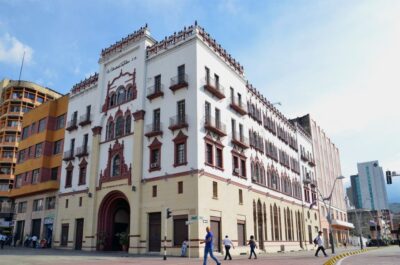 Cali: Two hours walking Cali City discovery tour - Meeting at Iglesia La Merced: getting oriented in the right neighborhood