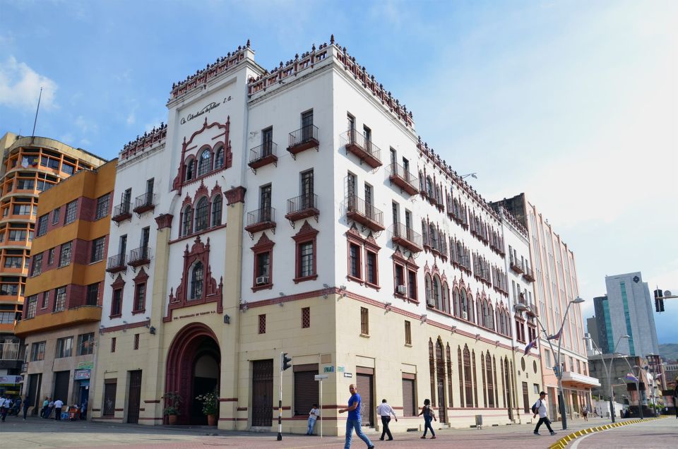 Cali: Two hours walking Cali City discovery tour - Meeting at Iglesia La Merced: getting oriented in the right neighborhood