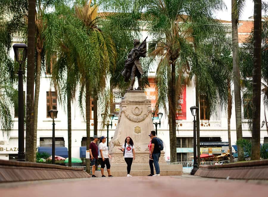 Cali: Walking tour of the historic center - Price and value: why $37 makes sense for a 150-minute guided walk