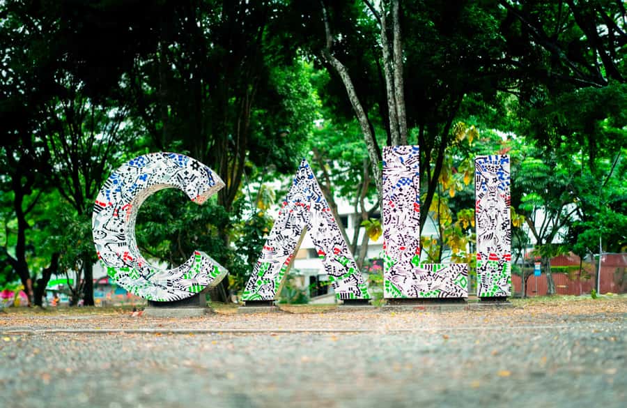 Cali: Walking tour of the historic center - Jairo Varela Plaza to the historic core: a cultural warm-up on foot