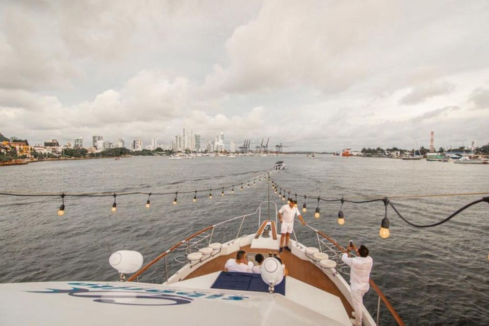 Cartagena: 4-course Culinary Experience aboard a catamaran - Service Details That Matter: Staff, Bathrooms, and the Small Stuff